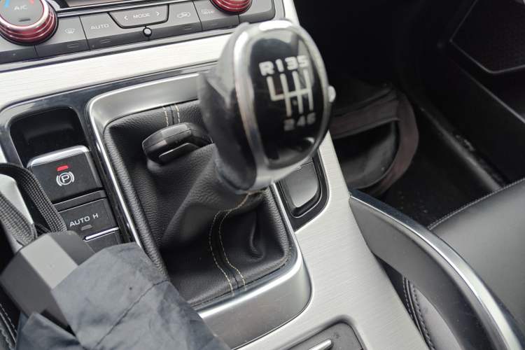 Used Geely Auto Emgrand X7 Sport 2016 2.0L Manual Smart Connect Version
