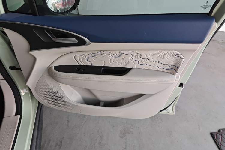 Used ORA Good Cat 2022 Morandi Edition 400km Standard Range Premium Version Lithium-Ion Battery