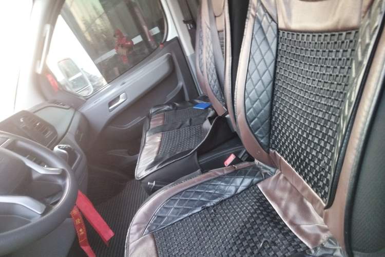 Used SAIC MAXUS Xintu V80 2023 2.0T Manual Classic Aoyuntong Power Version Short Wheelbase Ultra-Low Roof 5/6-Seater