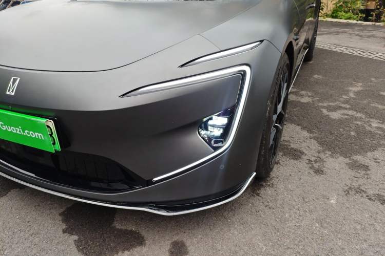 Used  12 2023 700 Three-Laser Rear-Wheel Drive Luxury Edition
