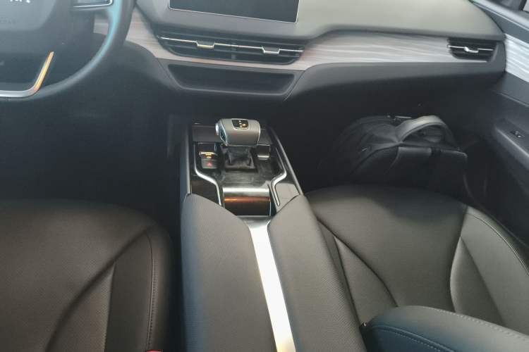 Used Hongqi E-QM5 2024 610 km PLUS
