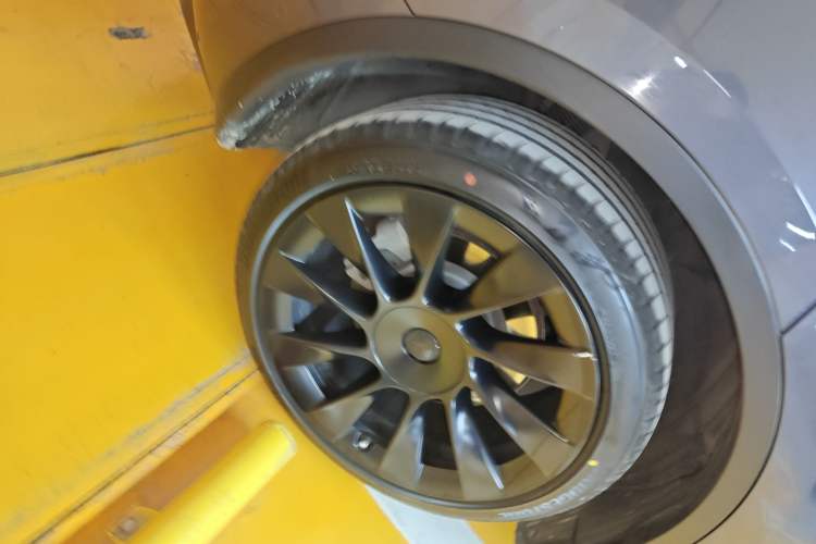 Used Tesla Model Y 2021 Long-Range All-Wheel-Drive Version 3D7