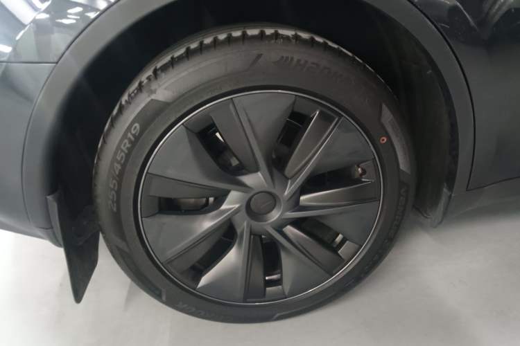 Used Tesla Model Y 2024 Long-Range All-Wheel-Drive Version