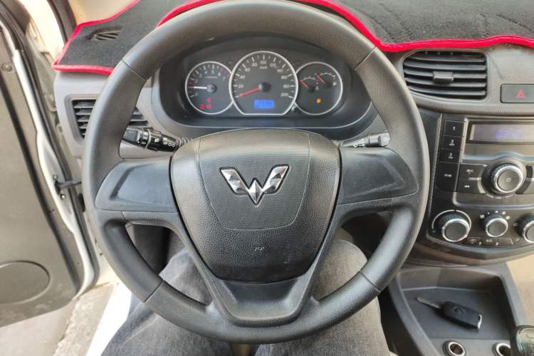 Used Wuling Hongguang 2014 1.5L S Standard Version

