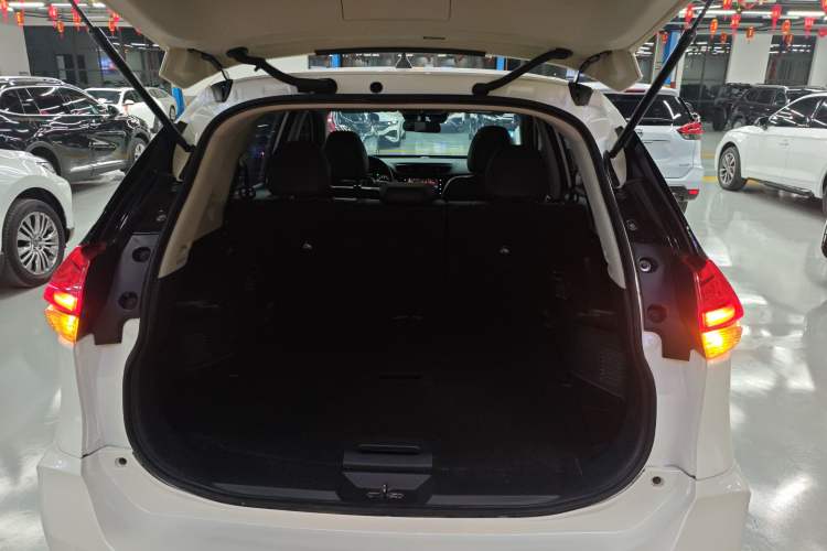 Used Nissan X-Trail 2022 Revised Version 2.0L Two-Wheel Drive Smart Connect Premium Edition
