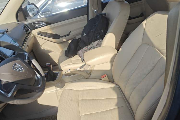 Used Baojun 730 2014 1.5L manual Comfort ESP version 7 seats
