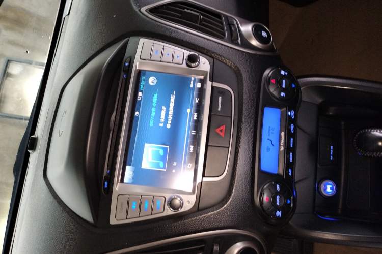 Used Hyundai ix35 2013 2.0L Automatic Two-Wheel Drive Smart GLS China IV Standard