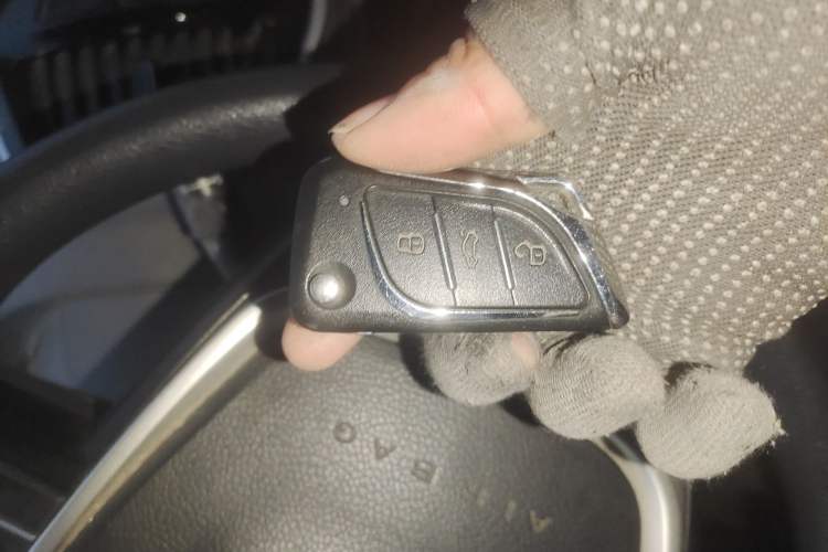 Used SAIC MAXUS Xintu V80 2021 2.0T Manual Classic Aoyuntong Short Wheelbase Ultra-Low Roof 5/6-Seater