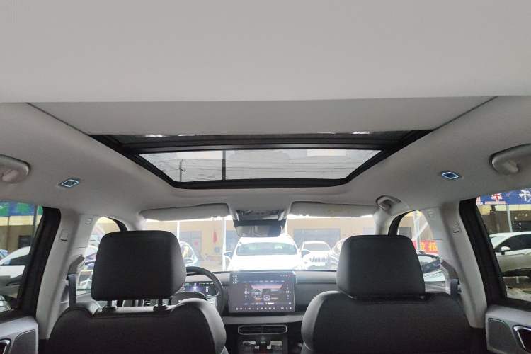 Used  Titanium 3 2025 501 km All-Wheel Drive Intelligent Driving Max Edition