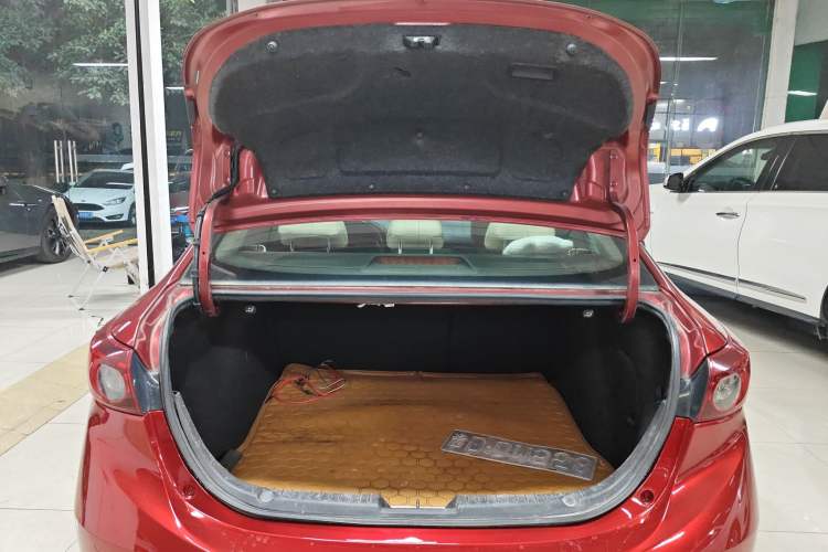 Used Mazda Mazda 3 Axela 2014 Sedan 2.0L Automatic Flagship Model
