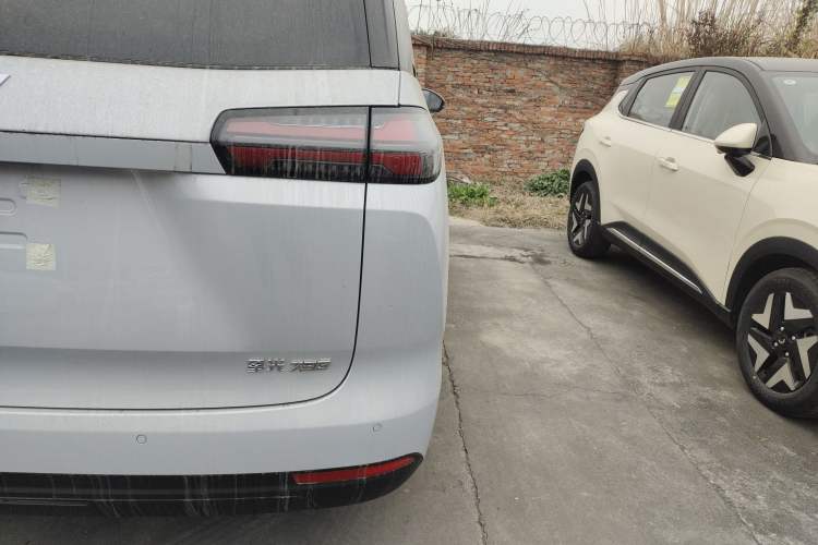 Used Wuling Wuling Starlight 730 2025 Model Pure Electric 500km Luxury Edition
