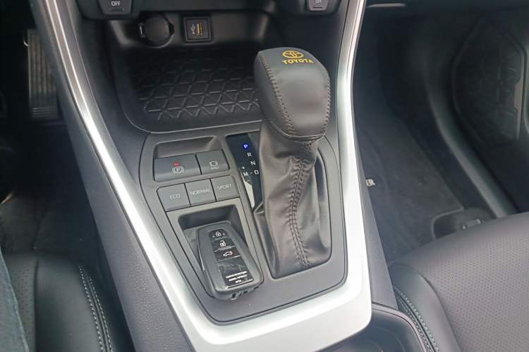 Used Toyota Wildlander 2023 2.0L CVT Two-Wheel Drive Leading Edition
