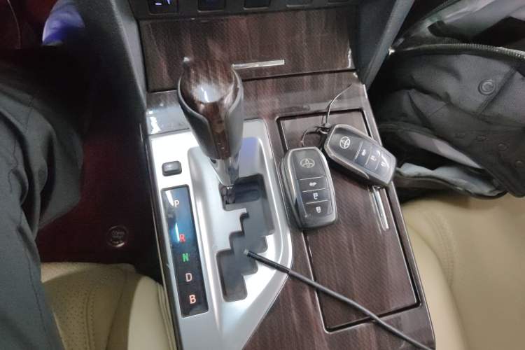 Used Toyota Camry 2015 Dual-Engine 2.5 HG Luxury Navigation Edition
