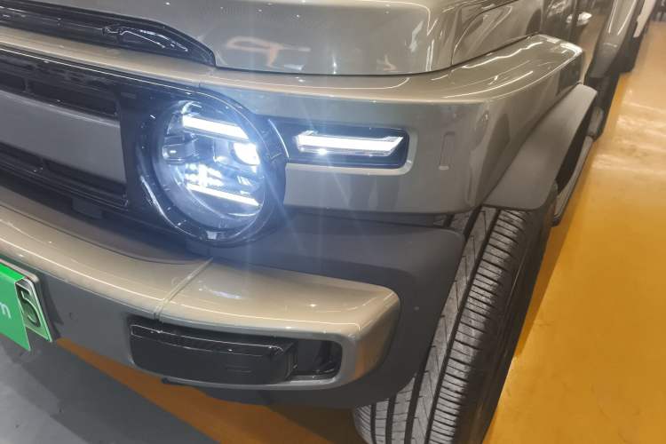 Used  V23 2025 401 Two-Wheel Drive Advanced Edition
