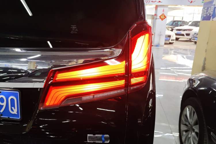 Used Toyota Alphard 2021 Dual-Motor 2.5L Premium Edition
