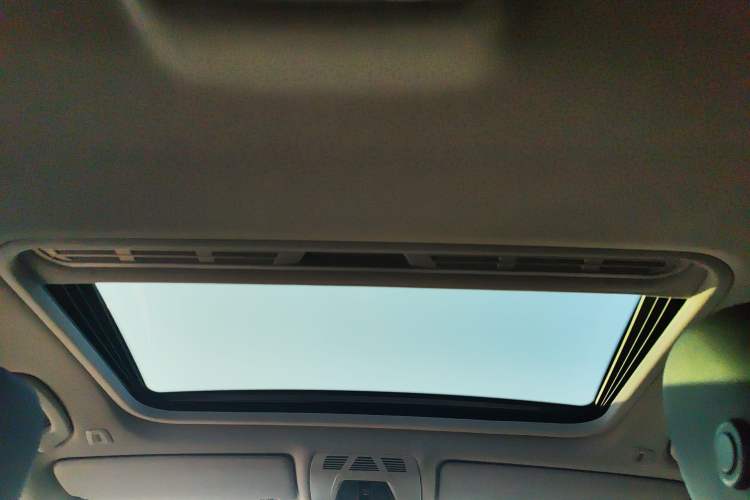 Used BMW 3 Series 2016 320Li Ambition Model
