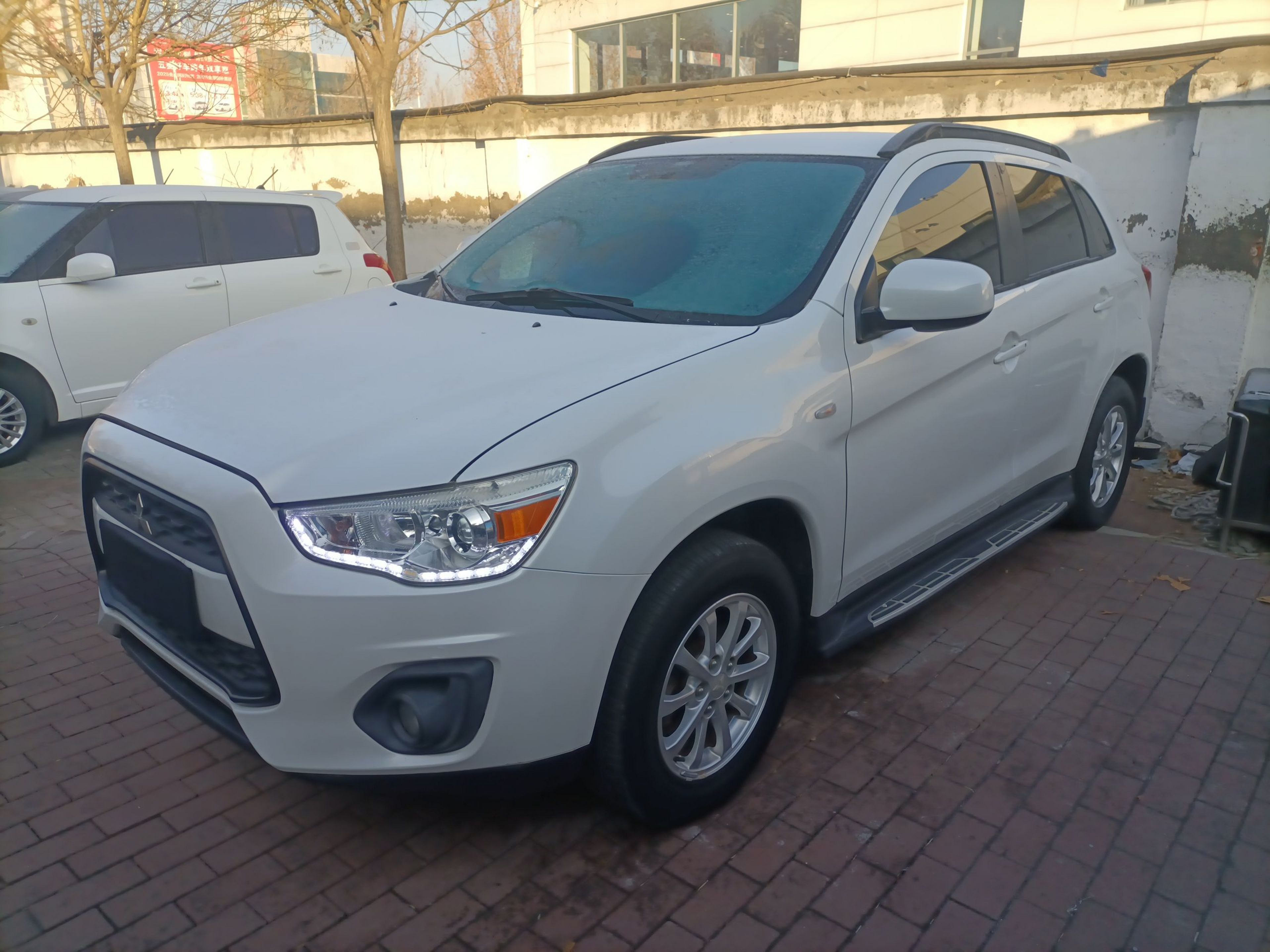 Под передней частью автомобиля