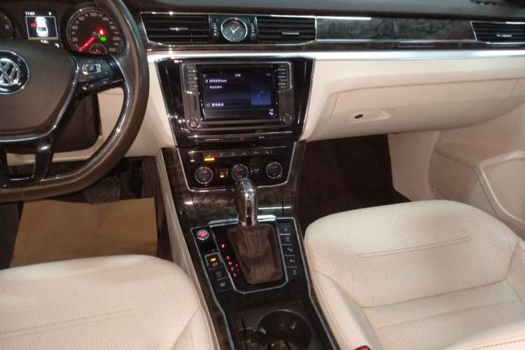 Used Volkswagen Passat 2016 380TSI DSG Ultimate Edition
