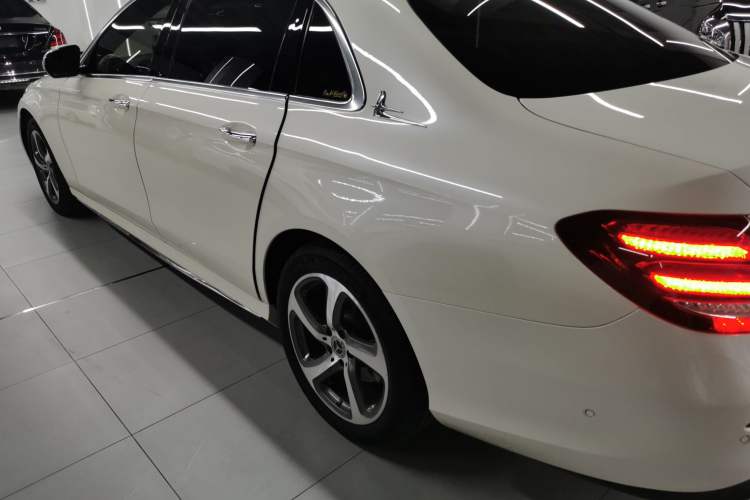 Used Mercedes-Benz E-Class 2018 Facelift E 200 L Sport 4MATIC
