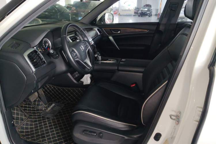 Used Honda UR-V 2017 240TURBO Two-Wheel Drive Luxury Edition China V
