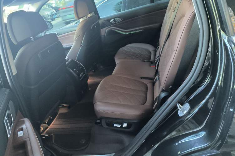 Used BMW X7 2023 xDrive40i Luxury Package with Leading Features
