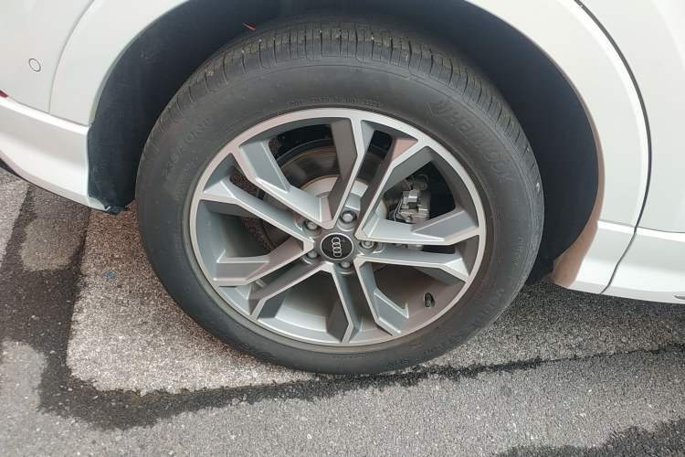 Used Audi Q3 2024 40 TFSI Fashion Dynamic Model
