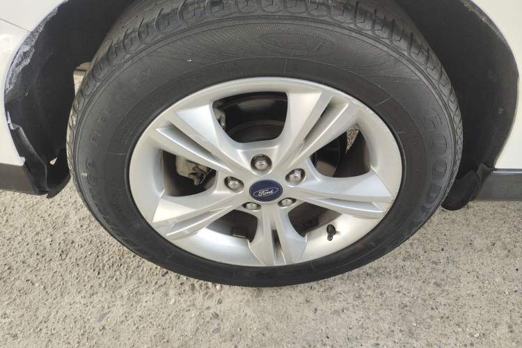 Used Ford Focus 2012 Sedan 1.6L Manual Fashion Edition