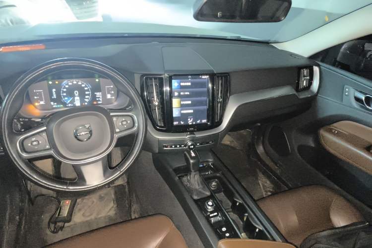 Used Volvo XC60 2019 T5 4x4 Smart Edition China VI Standard
