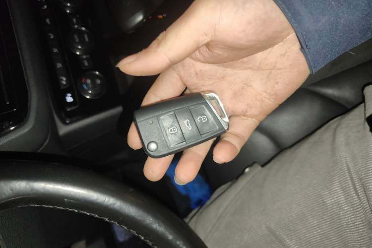 Used Volkswagen Tiguan L 2019 330TSI Automatic Two-Wheel Drive Smart Luxury Version China VI Standard
