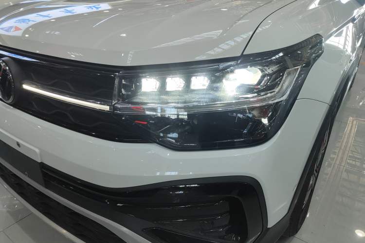 Used Volkswagen Tharu 2024 300TSI Two-Wheel-Drive Moon Luxury Edition
