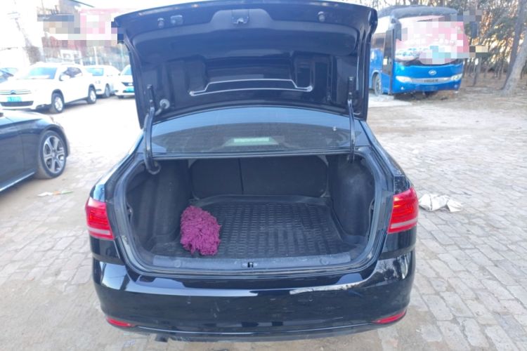 Used Volkswagen Lavida 2015 1.6L Manual Comfort Edition
