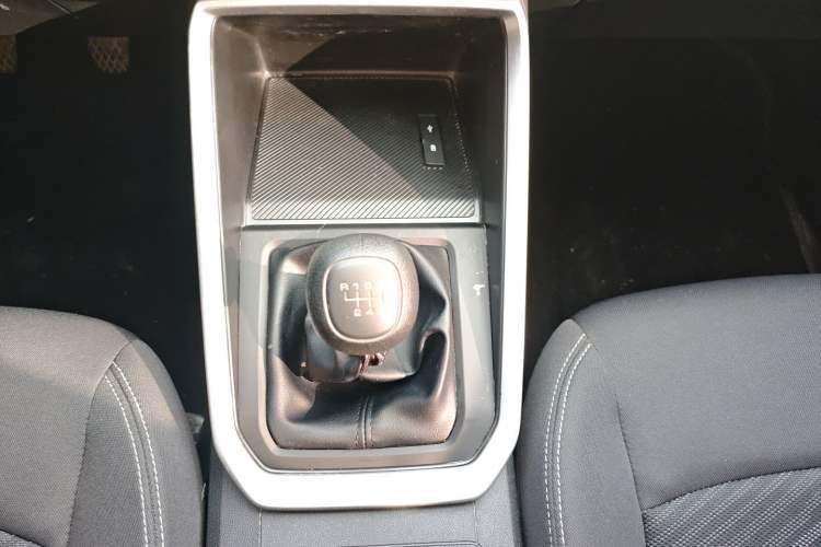 Used Wuling Alvez 2022 1.5L Manual Free-Style Model
