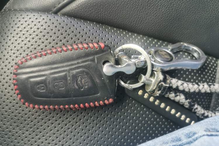 Used Hyundai Santa Fe 2015 2.4L Automatic Two-Wheel Drive Smart Version 5 Seats
