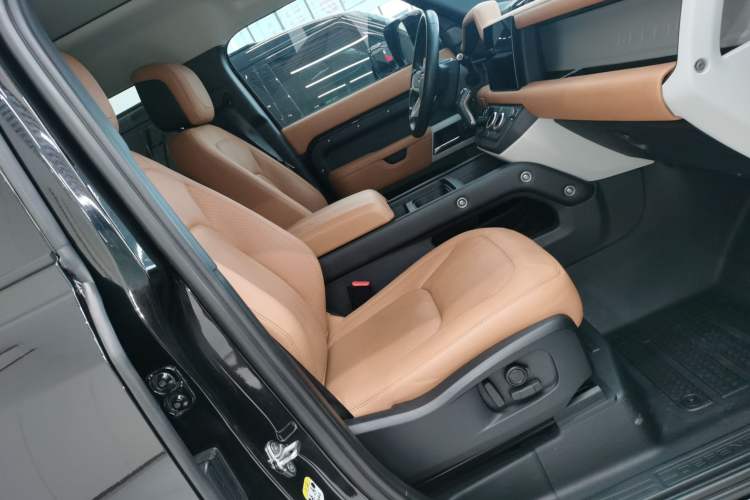 Used Land Rover Defender 2023 Facelift 110 3.0T P400 Dark Edition
