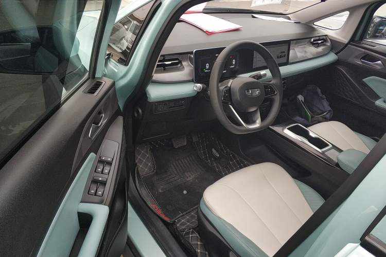 Used Geometry E Firefly 2024 301km Starlight
