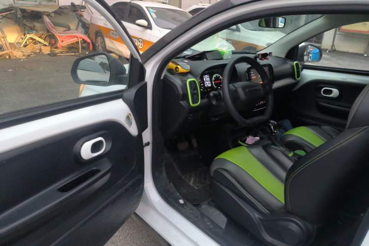 Used Roewe Clever 2021 302 km New Four-Seater Super-Efficient Version
