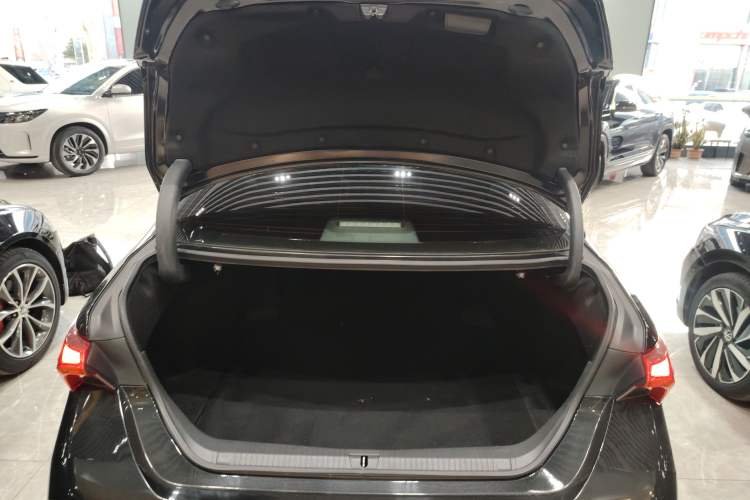 Used Toyota Avalon 2019 2.5L Touring Premium Version China VI Standard
