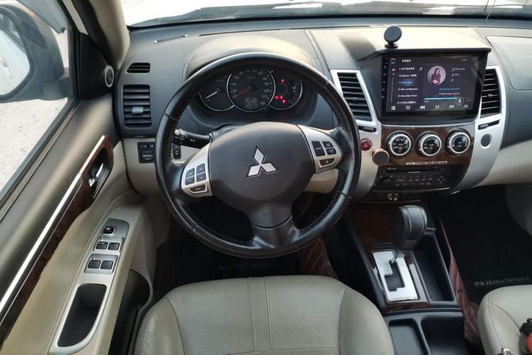 Used Mitsubishi Pajero Sport 2013 3.0L Automatic Two-Wheel Drive Luxury Edition
