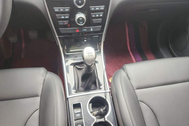 Used Haval H2 2018 Chuanxiang Edition Red Badge 1.5T Manual Two-Wheel Drive Fashionable Model