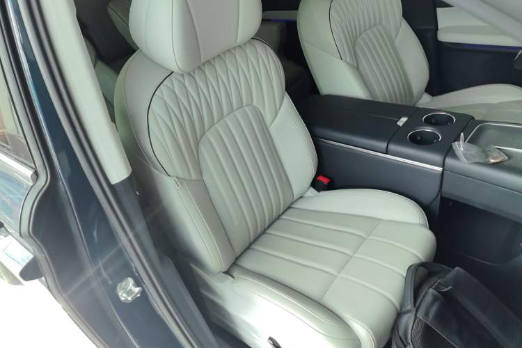 Used VOYAH Dream 2025 PHEV Four-Wheel-Drive Flagship Kunpeng Edition
