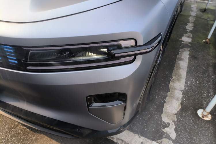 Used  E07 2025 All-Electric 4x4 90kWh Ultra High-Performance Edition
