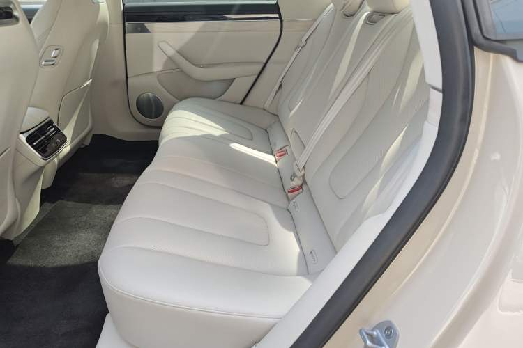 Used Hima Luxeed S7 2025 855 km Max
