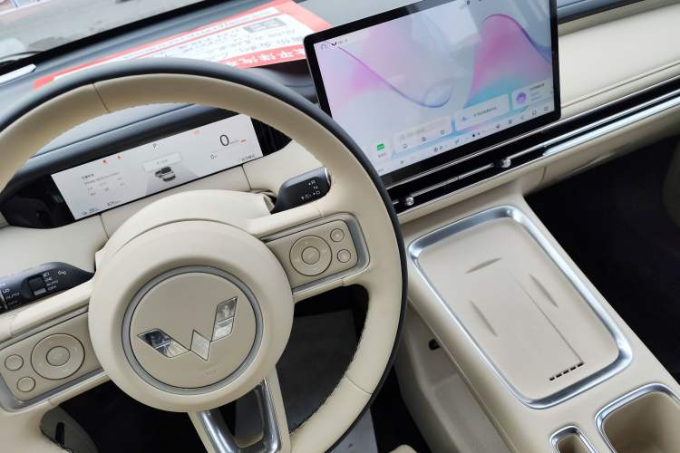 Used Wuling Bingo S 2025 Model 430km Deluxe Edition
