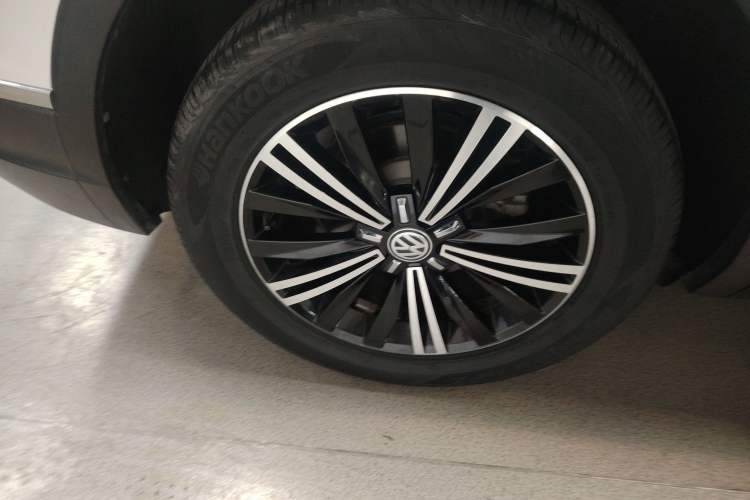 Used Volkswagen Tiguan L 2019 Updated Version 330TSI Automatic Two-Wheel Drive Panoramic Comfort Edition China VI Standard
