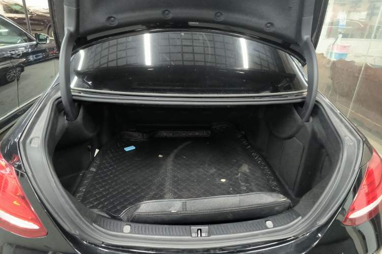 Used Mercedes-Benz E-Class 2018 Facelift E 200 L
