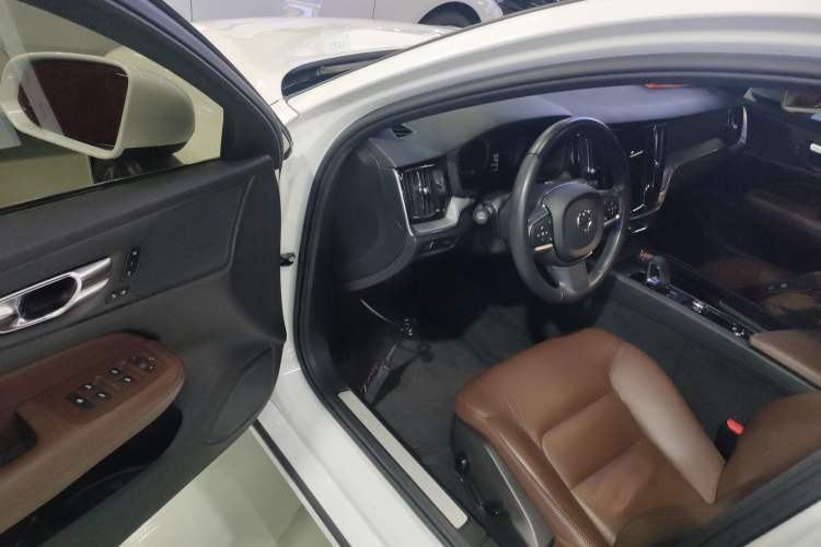 Used Volvo S60 2022 B4 Zhiyi Luxury Edition