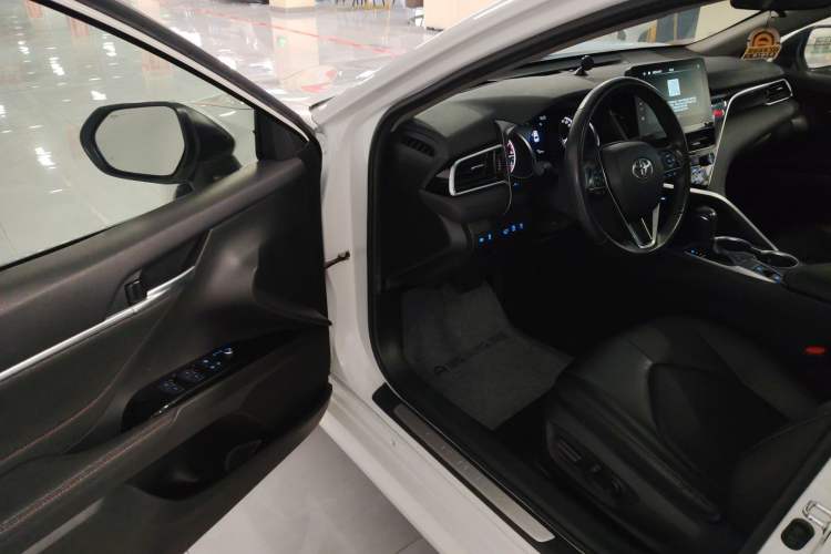 Used Toyota Camry 2021 2.0G Luxury Edition
