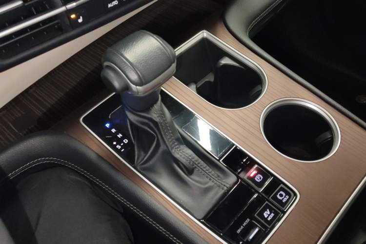 Used Toyota Sienna 2023 2.5L Hybrid Luxury Edition
