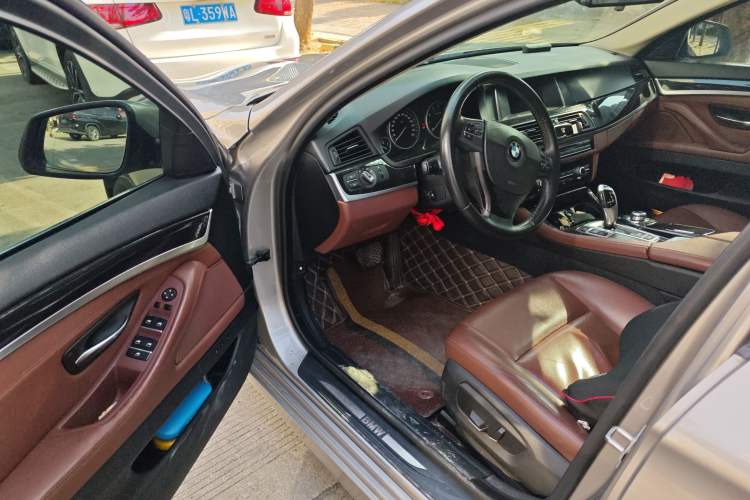 Used BMW 5 Series 2014 520Li Elegant Model
