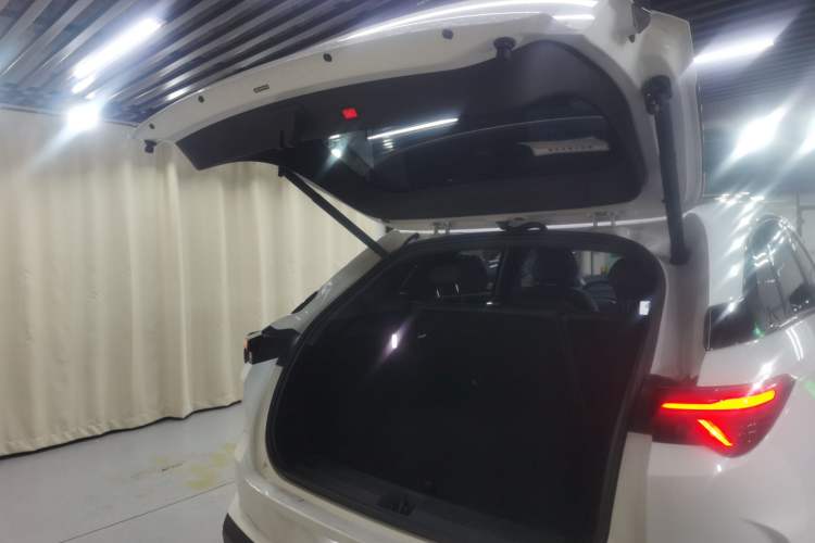 Used ARCFOX Alpha T5 2026 Model Range-Extended 1215 Yuanjing Smart Driving Version